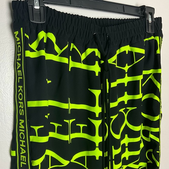 Michael Kors Newsprint Logo Cady Joggers Style #MU93H67BSG - Picture 9 of 13